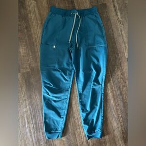 Fabletics women’s Caribbean Blue Jogger scrubs